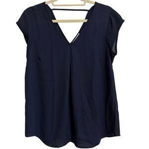 DR 2 size small navy blue women’s‎ shirt
